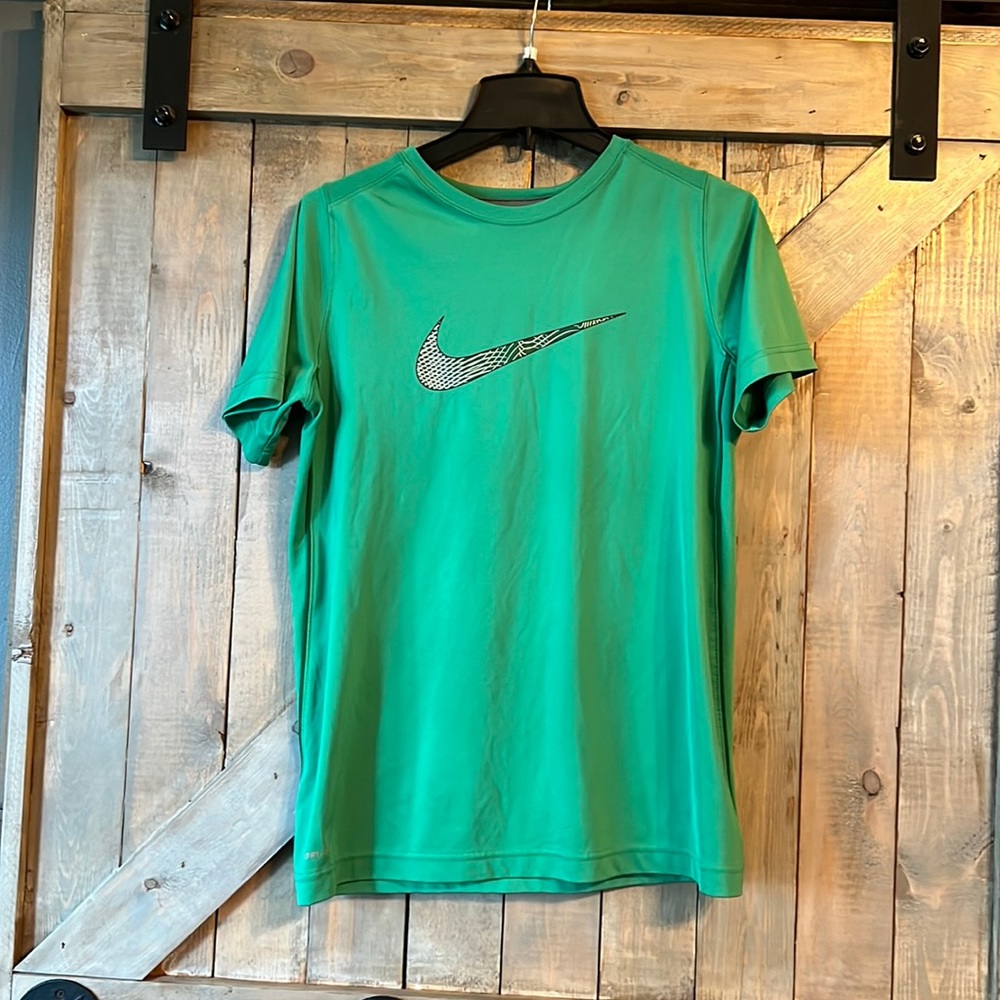 Boys size XL Nike dry fit shirt.